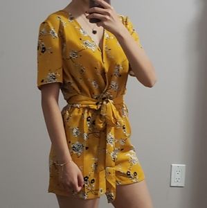 Boohoo Yellow flowers romper US size 2